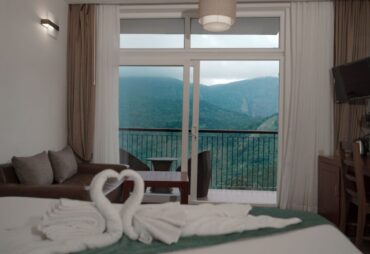 Crown Suite Room Munnar — Shola Crown luxury accommodation